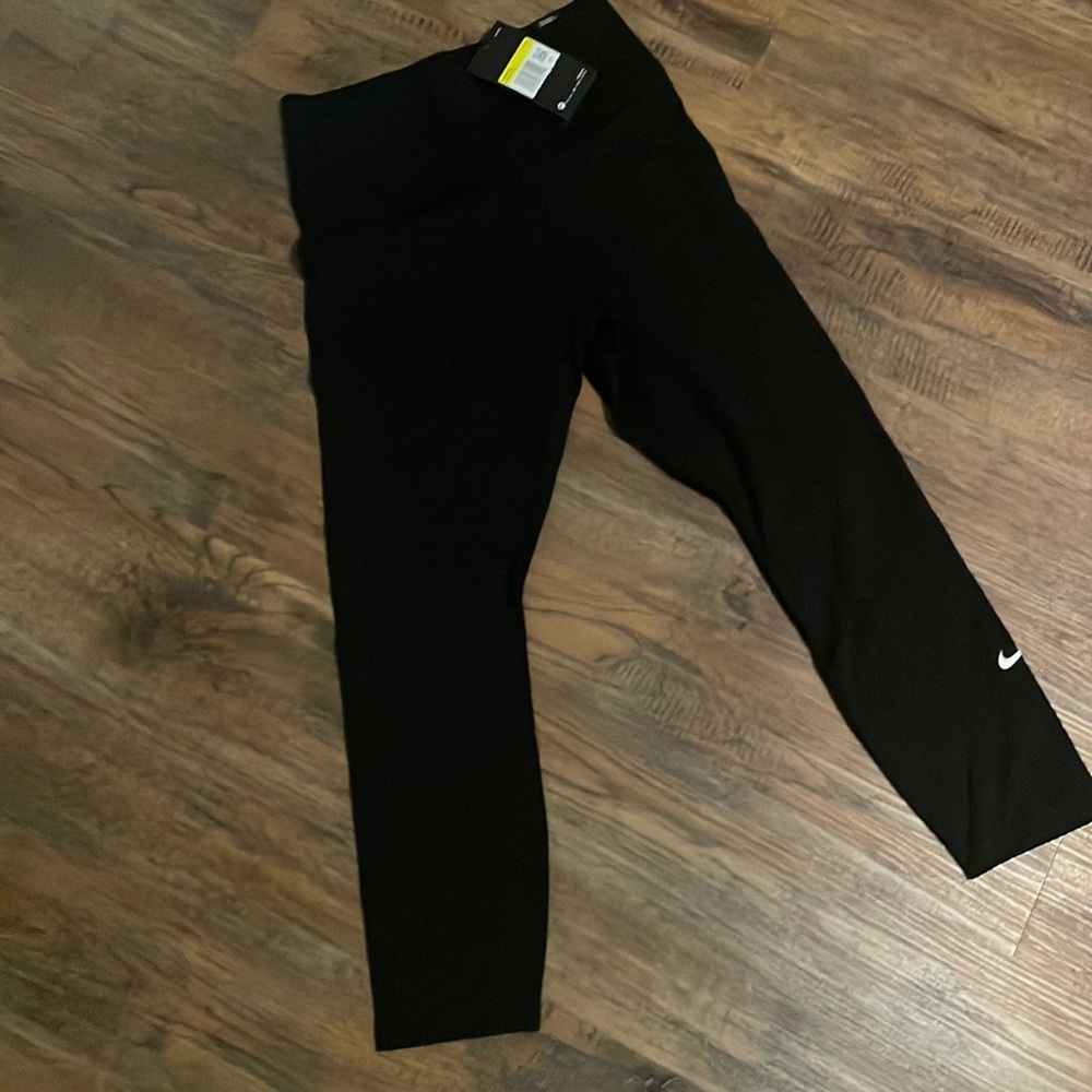 ✨✨Nike Women’s Performance Leggings✨✨BRAND NEW✨